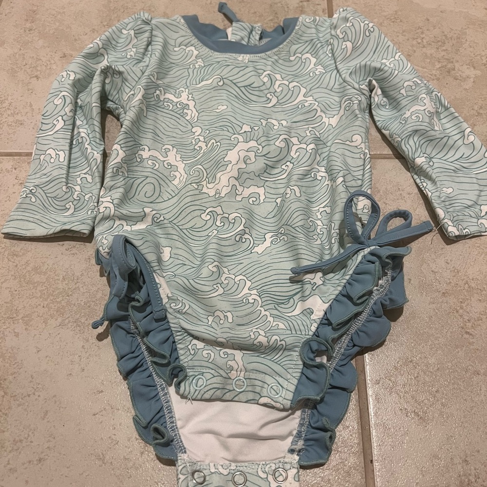 LONG SLEEVE RASH GUARD WITH RUFFLE BOTTOM | MAKIN' WAVES